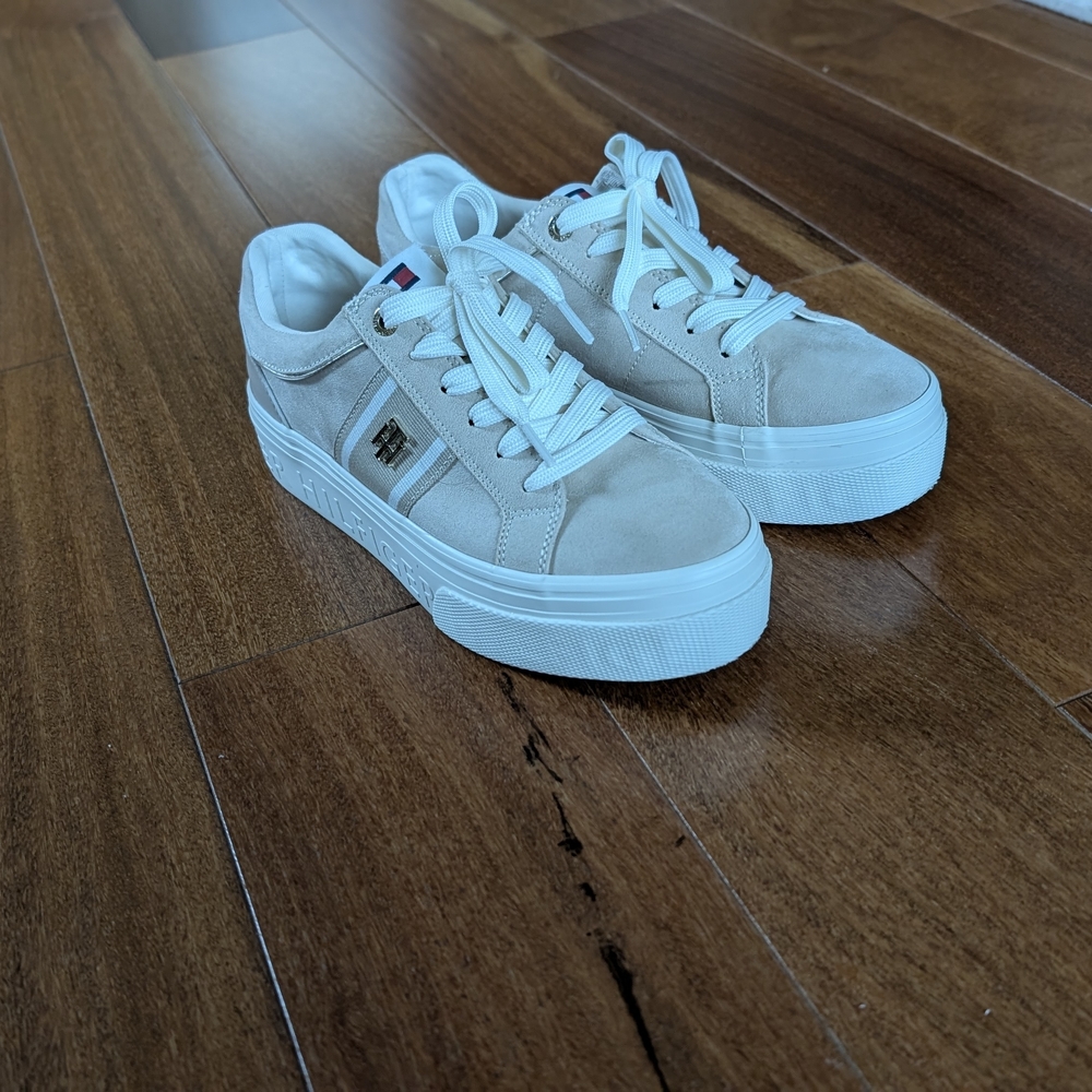 Tommy HilfigerLogo  Platform Sneakers - Sz 7